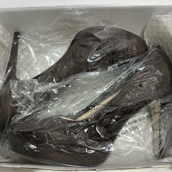 NIB Banana Republic Elegant Chocolate Brown Suede Pumps -- 10 - Picture 10 of 12